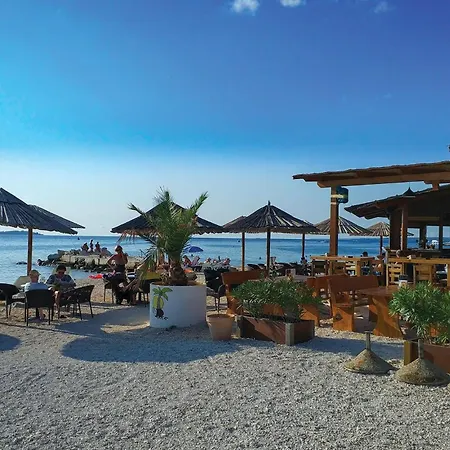 3 Bedroom Gorgeous In Peroj