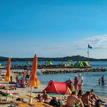 3 Bedroom Gorgeous In Prázdninový dům Peroj