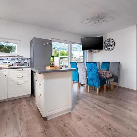 Pet Friendly In Vikendica Peroj