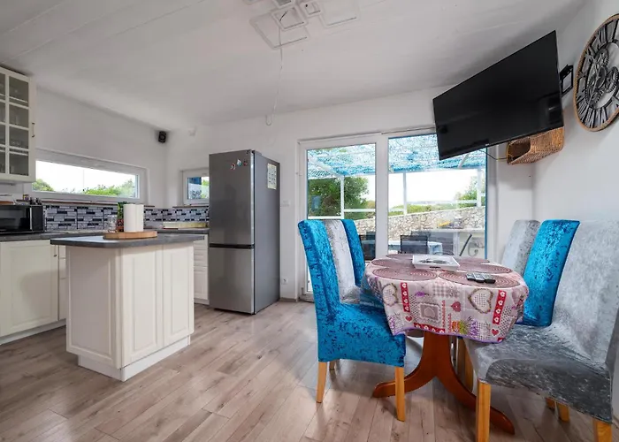 3 Bedroom Gorgeous In Prázdninový dům *