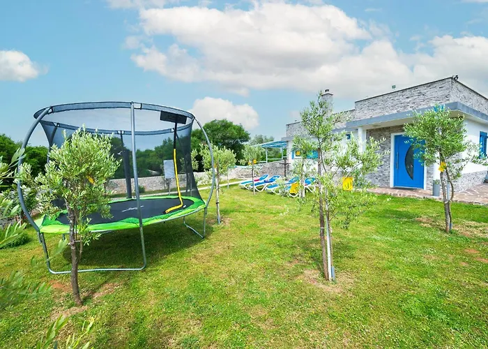 3 Bedroom Gorgeous In Prázdninový dům